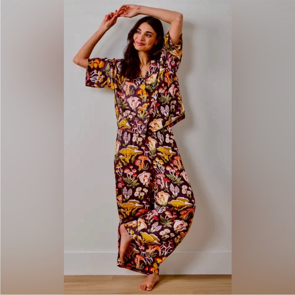 NWOT Printfresh Mushroom Medley  Large/Tall Pajama Top & Bottoms Eco Satin